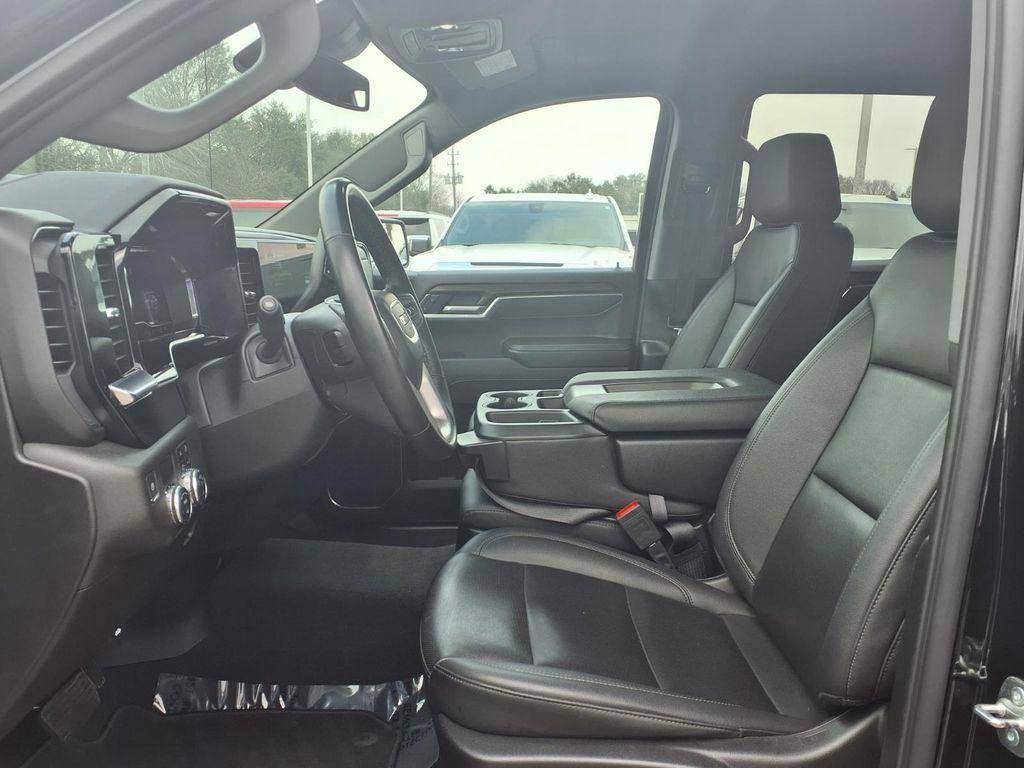 used 2025 GMC Sierra 1500 car, priced at $37,112