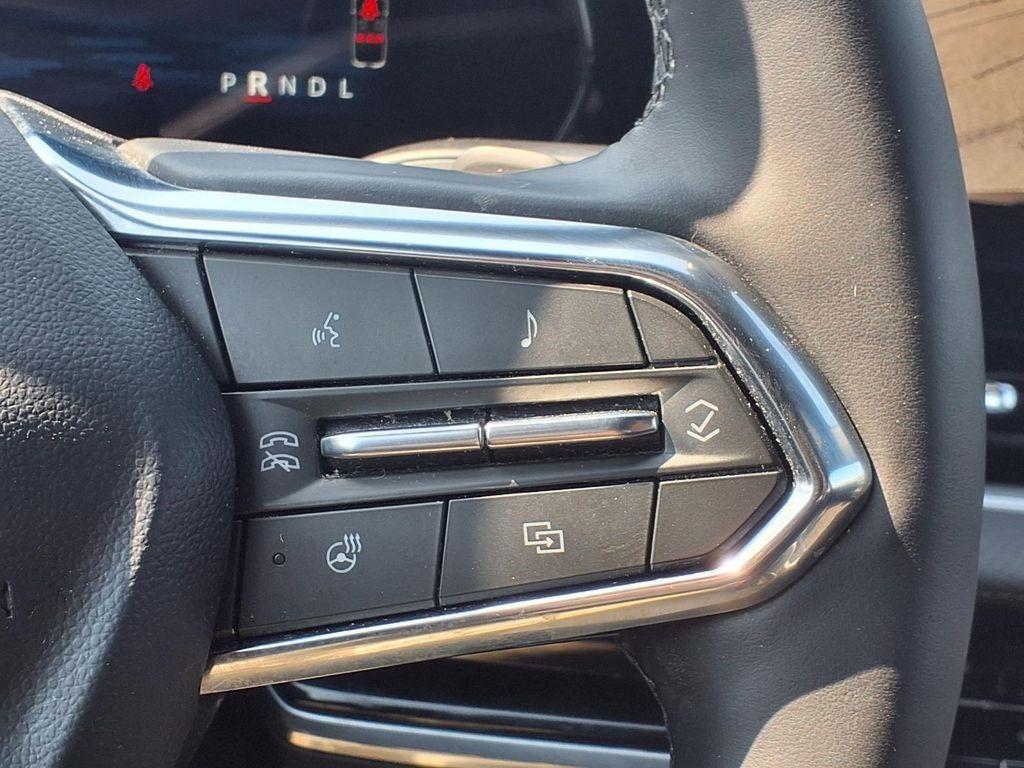 used 2025 Chevrolet Equinox car, priced at $23,004