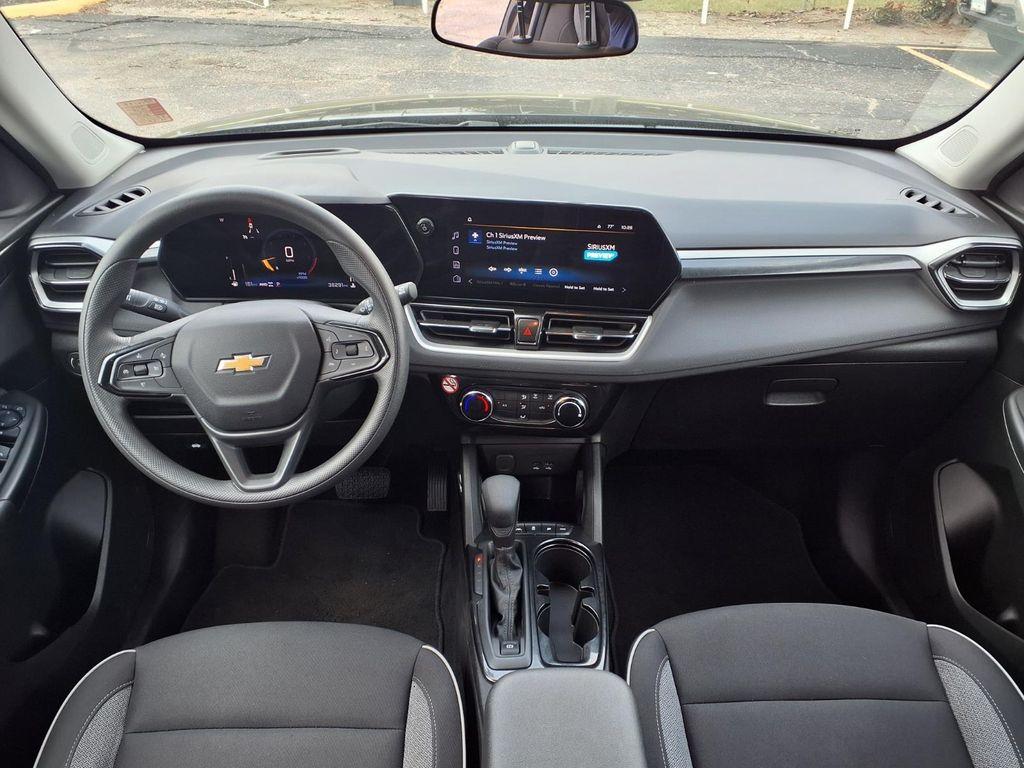 used 2025 Chevrolet TrailBlazer car, priced at $21,629