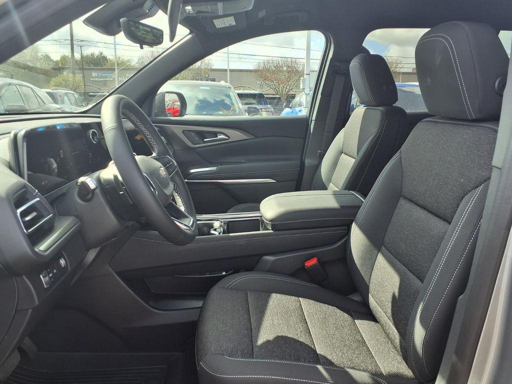 new 2026 Chevrolet Traverse car, priced at $42,244