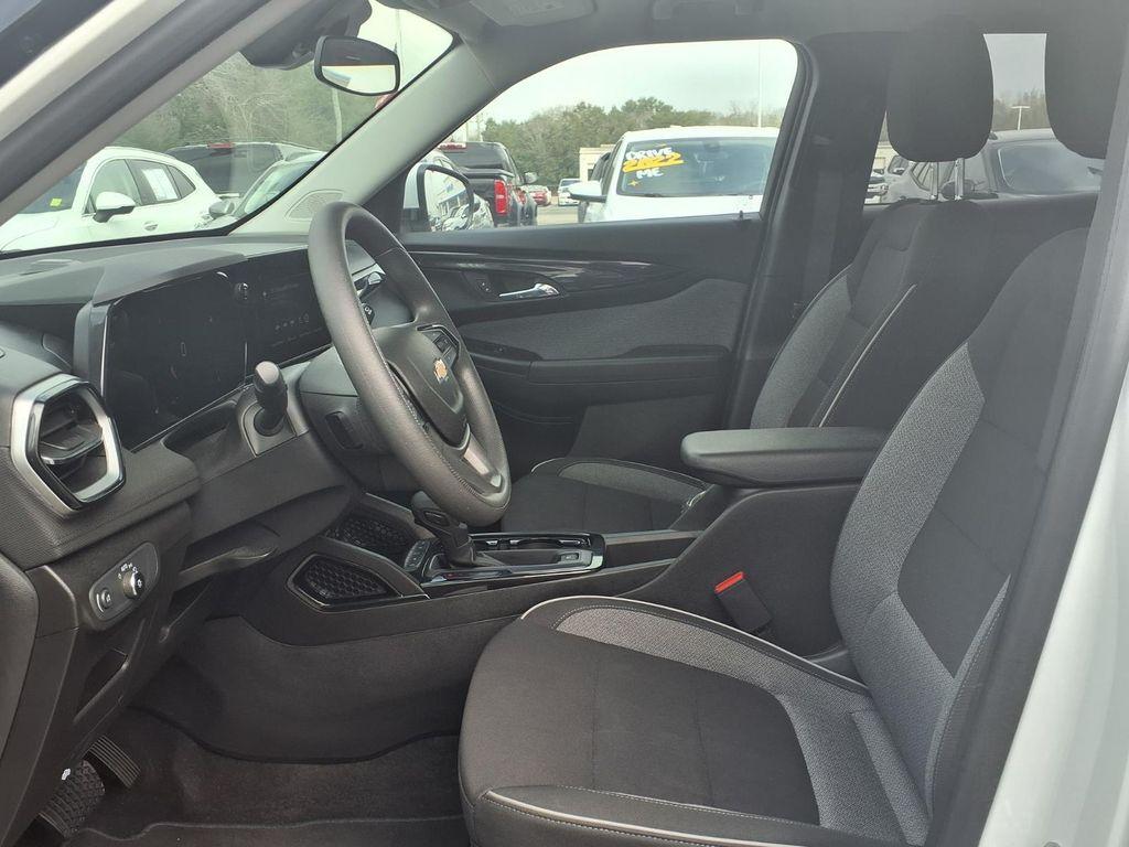 used 2025 Chevrolet TrailBlazer car, priced at $21,470