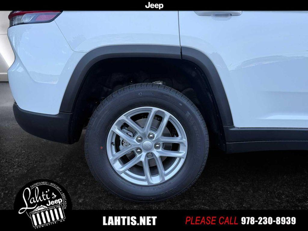 new 2025 Jeep Grand Cherokee car, priced at $42,700