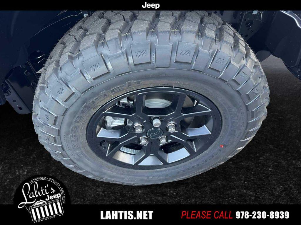 new 2025 Jeep Gladiator car, priced at $51,300