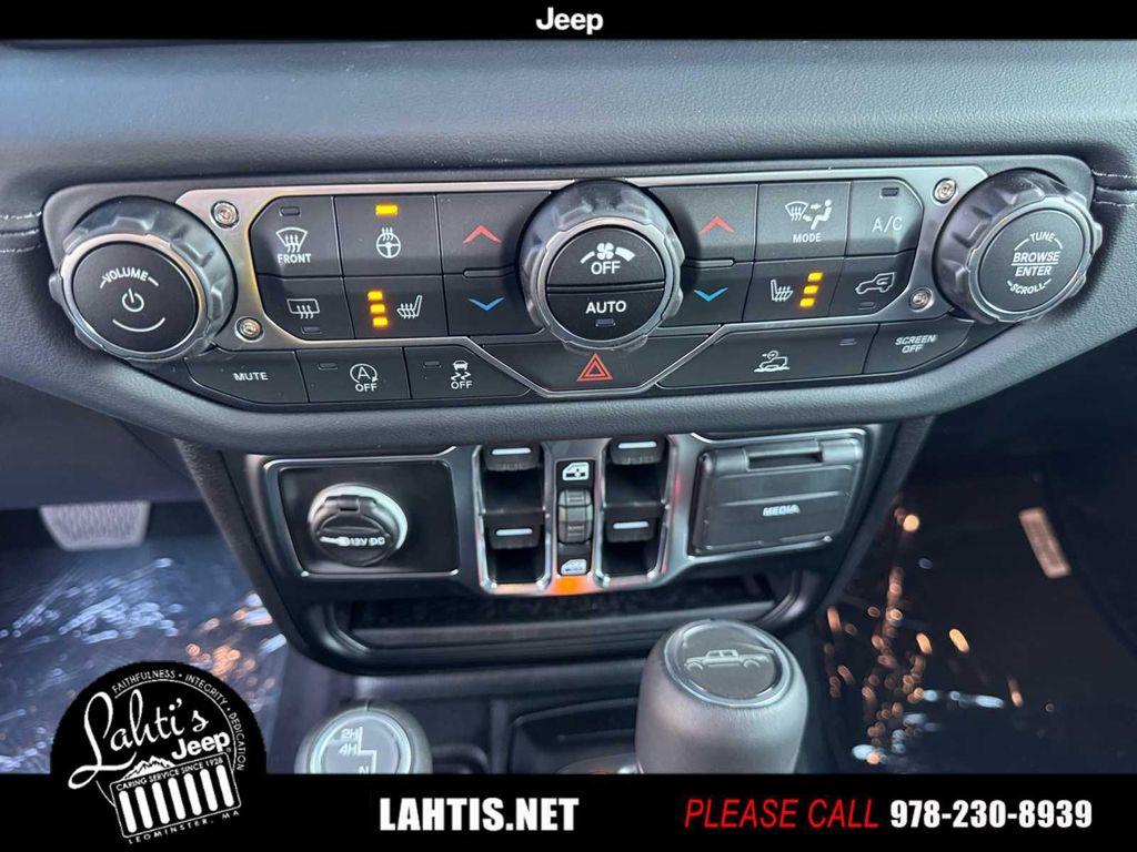 new 2025 Jeep Gladiator car, priced at $51,300