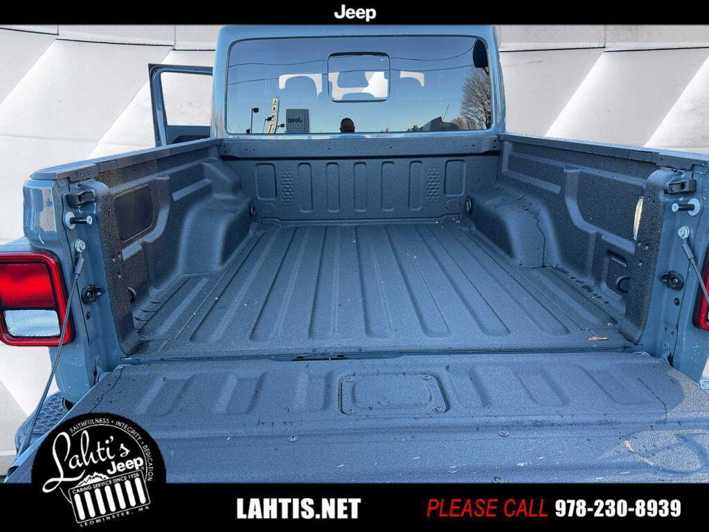 new 2026 Jeep Gladiator car, priced at $47,015