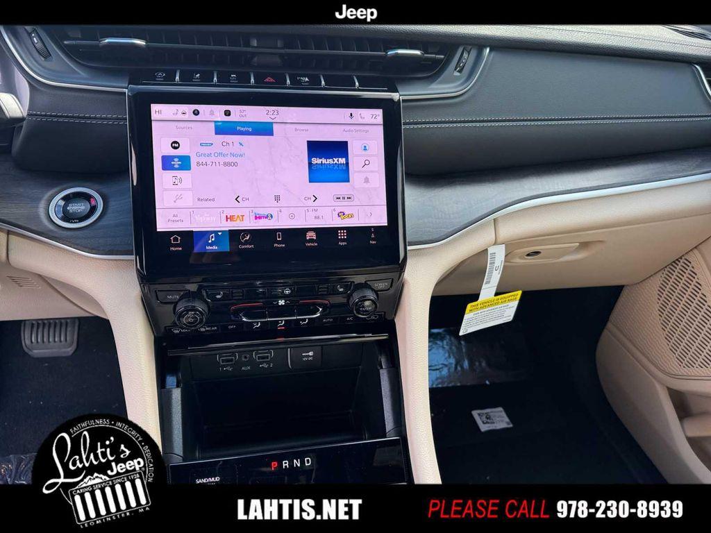 new 2025 Jeep Grand Cherokee car, priced at $45,625