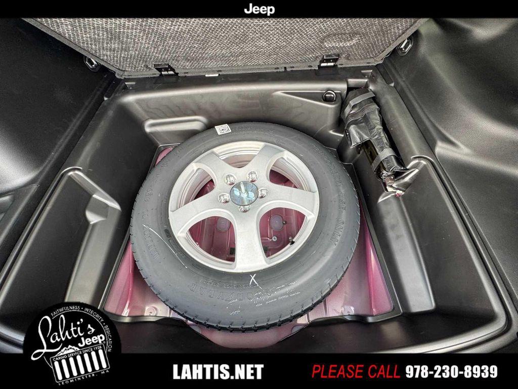 new 2025 Jeep Grand Cherokee car, priced at $45,625