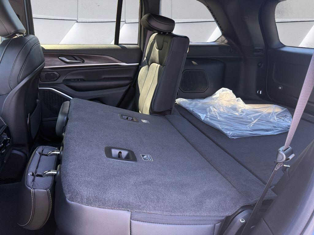 new 2026 Jeep Grand Cherokee car, priced at $51,104