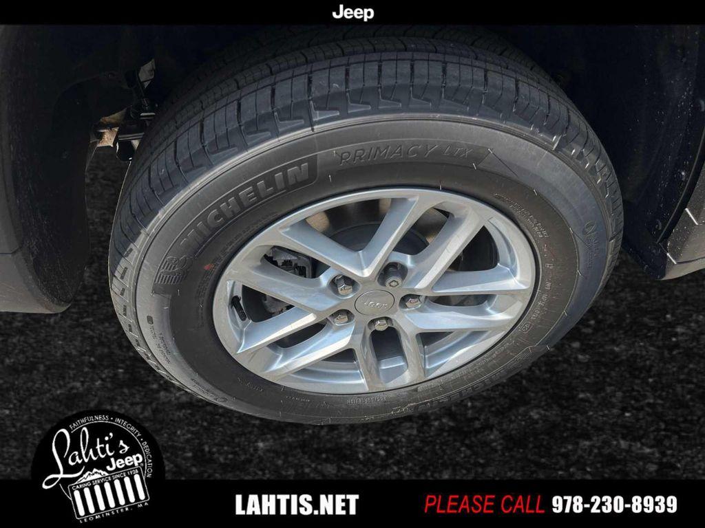 new 2025 Jeep Grand Cherokee car, priced at $43,295