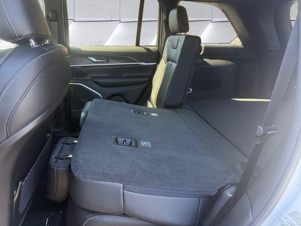 new 2026 Jeep Grand Cherokee car, priced at $49,034