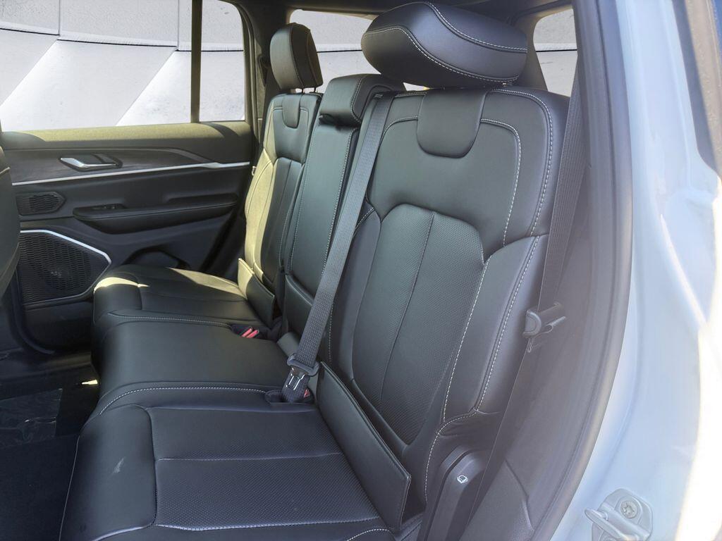 new 2026 Jeep Grand Cherokee car, priced at $49,034