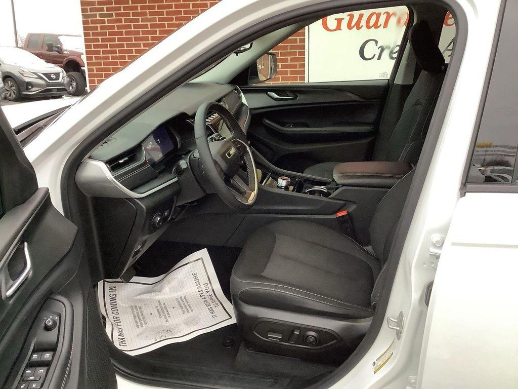 used 2023 Jeep Grand Cherokee car, priced at $24,975