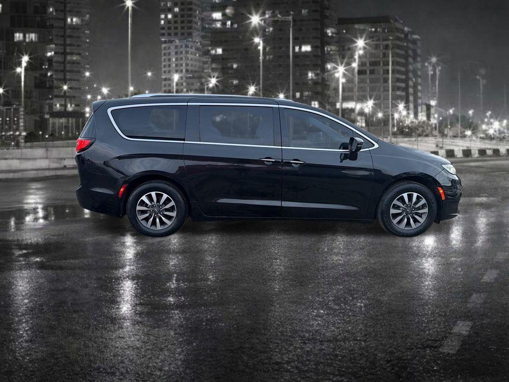 used 2021 Chrysler Pacifica car, priced at $18,833