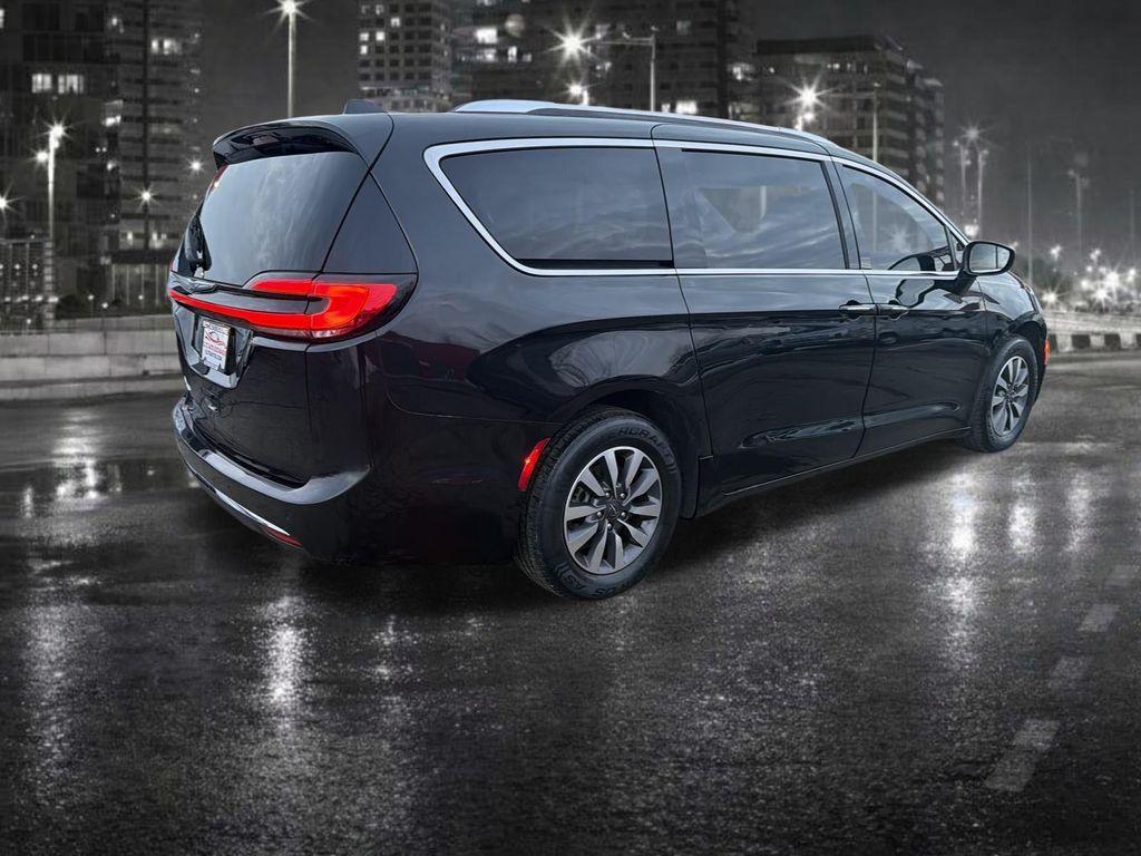 used 2021 Chrysler Pacifica car, priced at $18,833