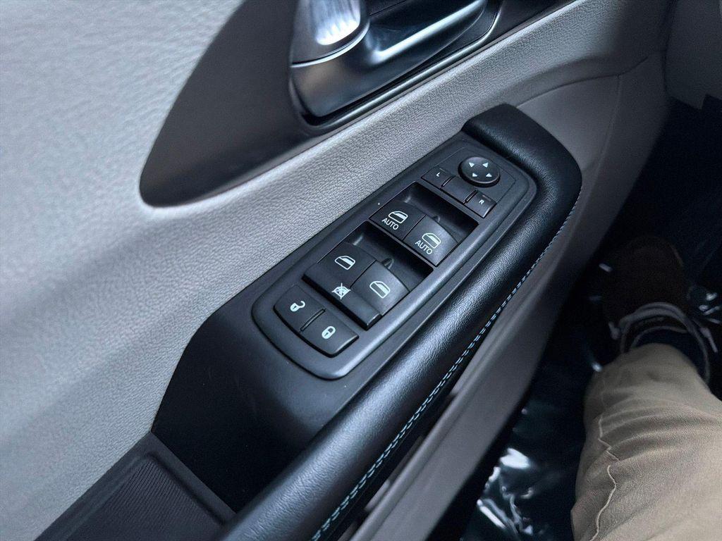 used 2021 Chrysler Pacifica car, priced at $18,833