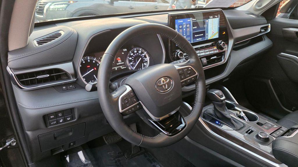used 2022 Toyota Highlander car, priced at $29,988