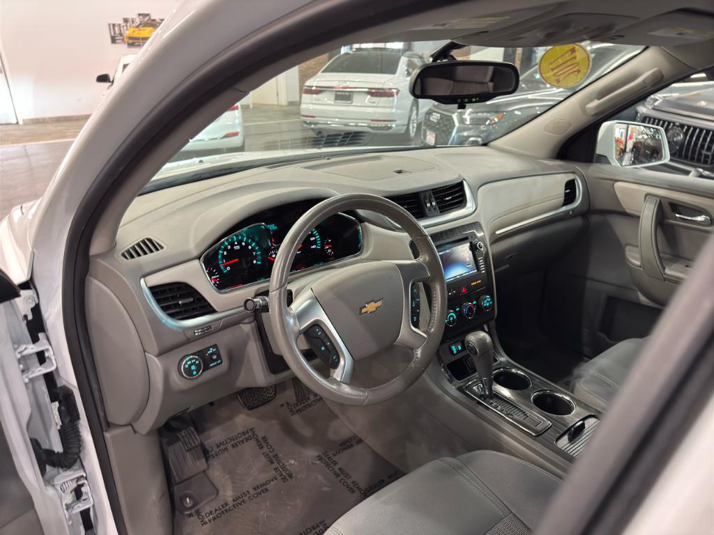 2017 White Chevrolet Traverse
