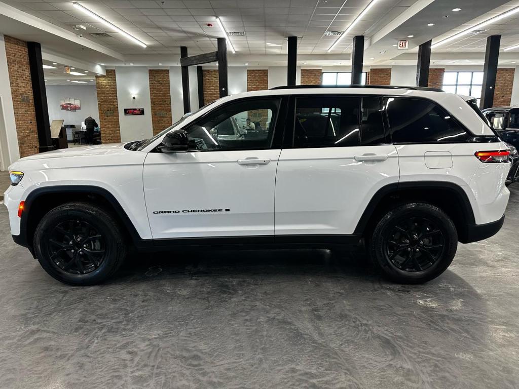 used 2024 Jeep Grand Cherokee car, priced at $28,995
