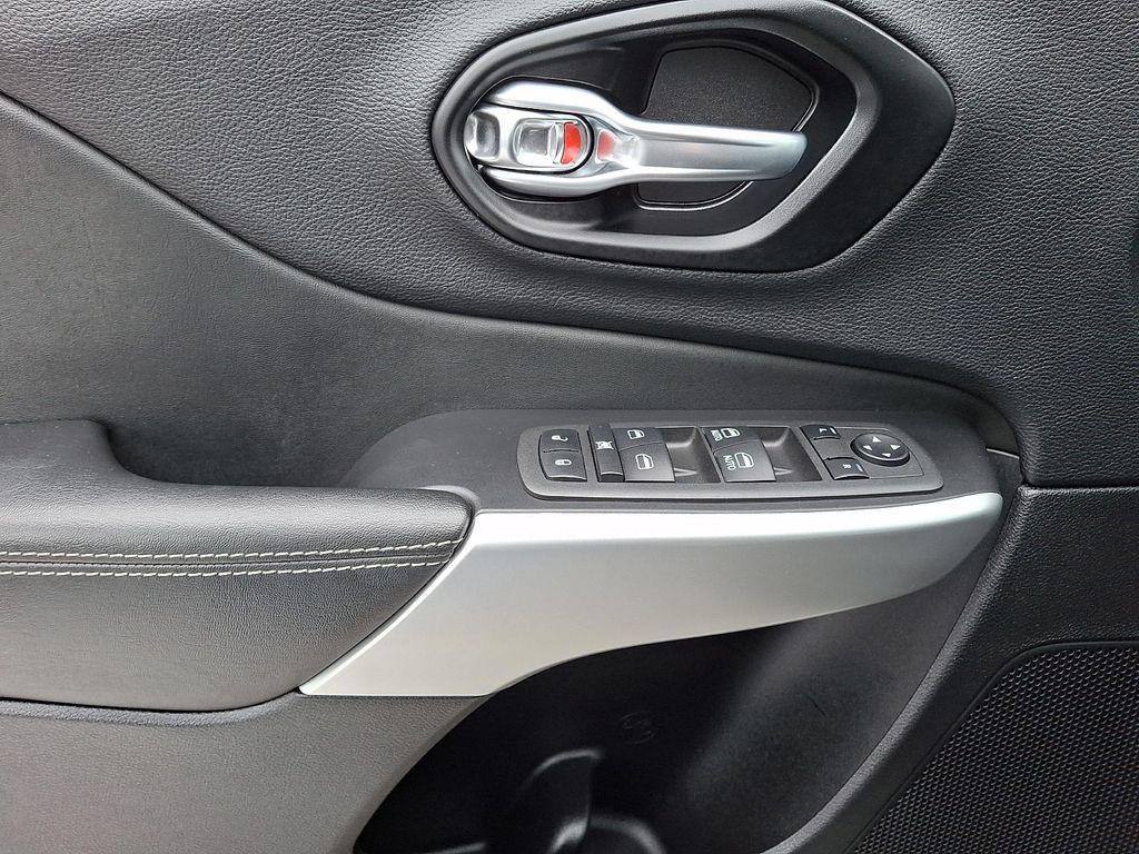 used 2022 Jeep Cherokee car, priced at $23,390