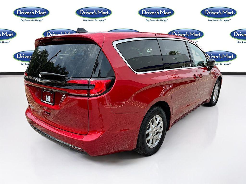 used 2025 Chrysler Pacifica car, priced at $29,395