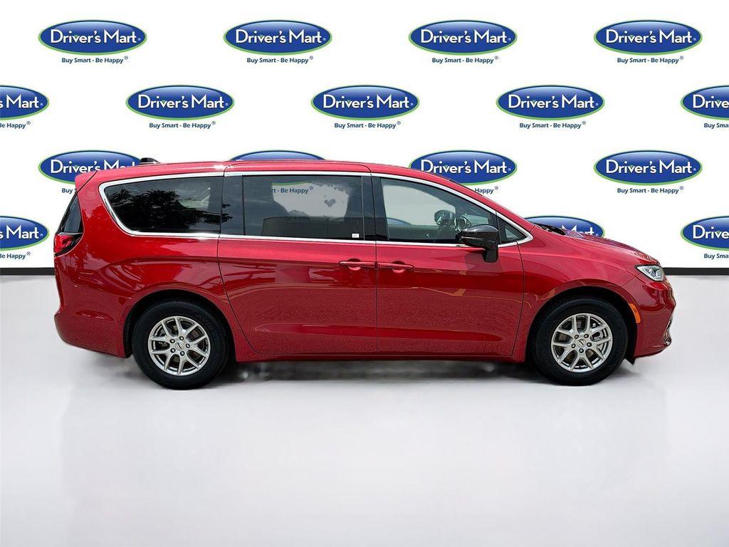 used 2025 Chrysler Pacifica car, priced at $29,395