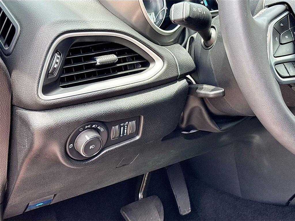 used 2025 Chrysler Pacifica car, priced at $27,893