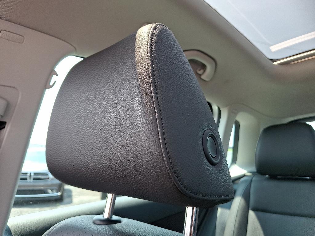 2017 Reflex Silver Metallic Volkswagen Tiguan