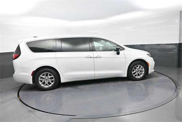 used 2024 Chrysler Pacifica car, priced at $27,591