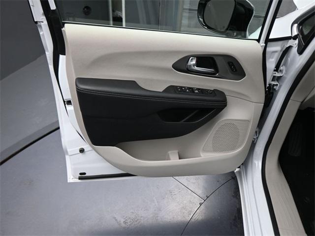 used 2024 Chrysler Pacifica car, priced at $27,591