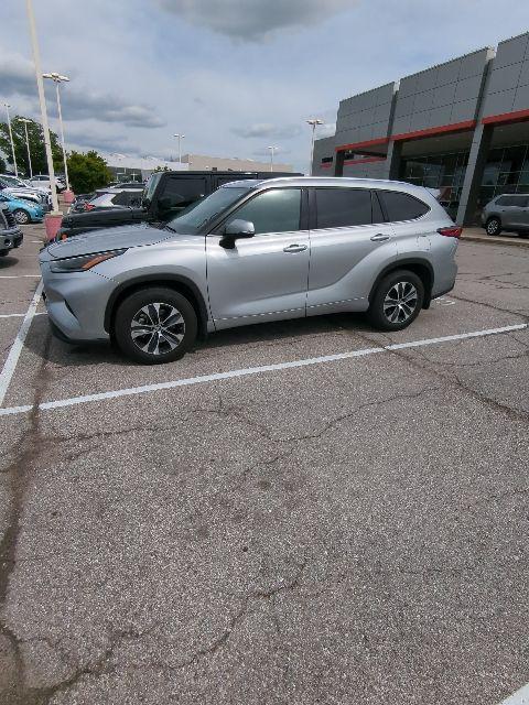 used 2021 Toyota Highlander car, priced at $29,491