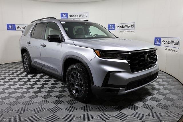 new 2025 Honda Pilot car, priced at $51,375