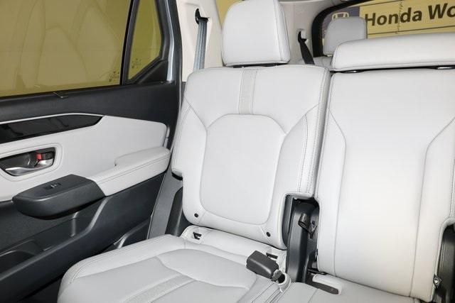 new 2025 Honda Pilot car, priced at $53,295