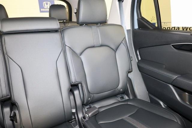 new 2025 Honda Pilot car, priced at $50,950