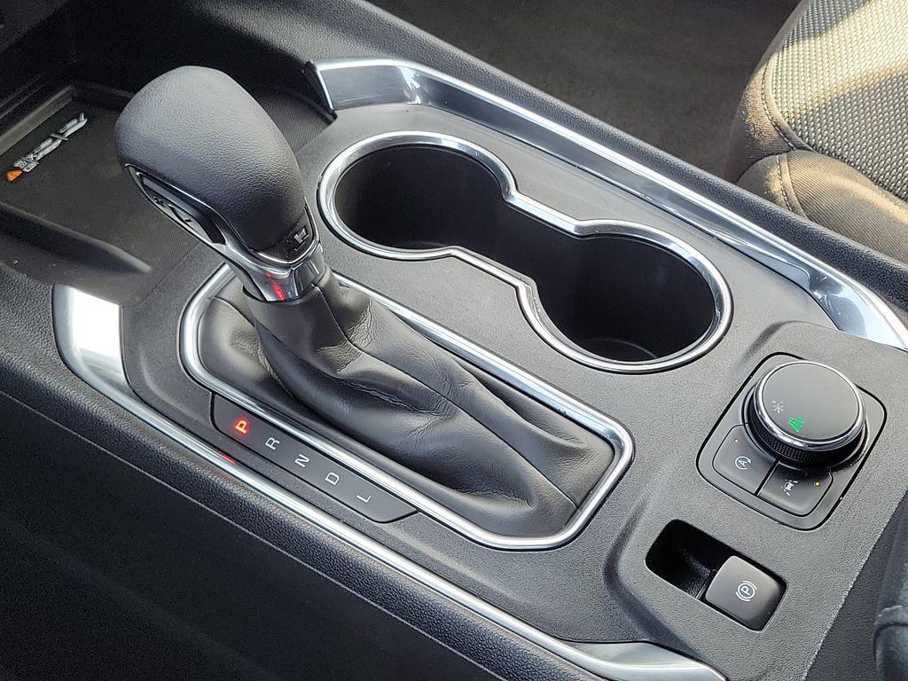 used 2023 Chevrolet Traverse car, priced at $28,995