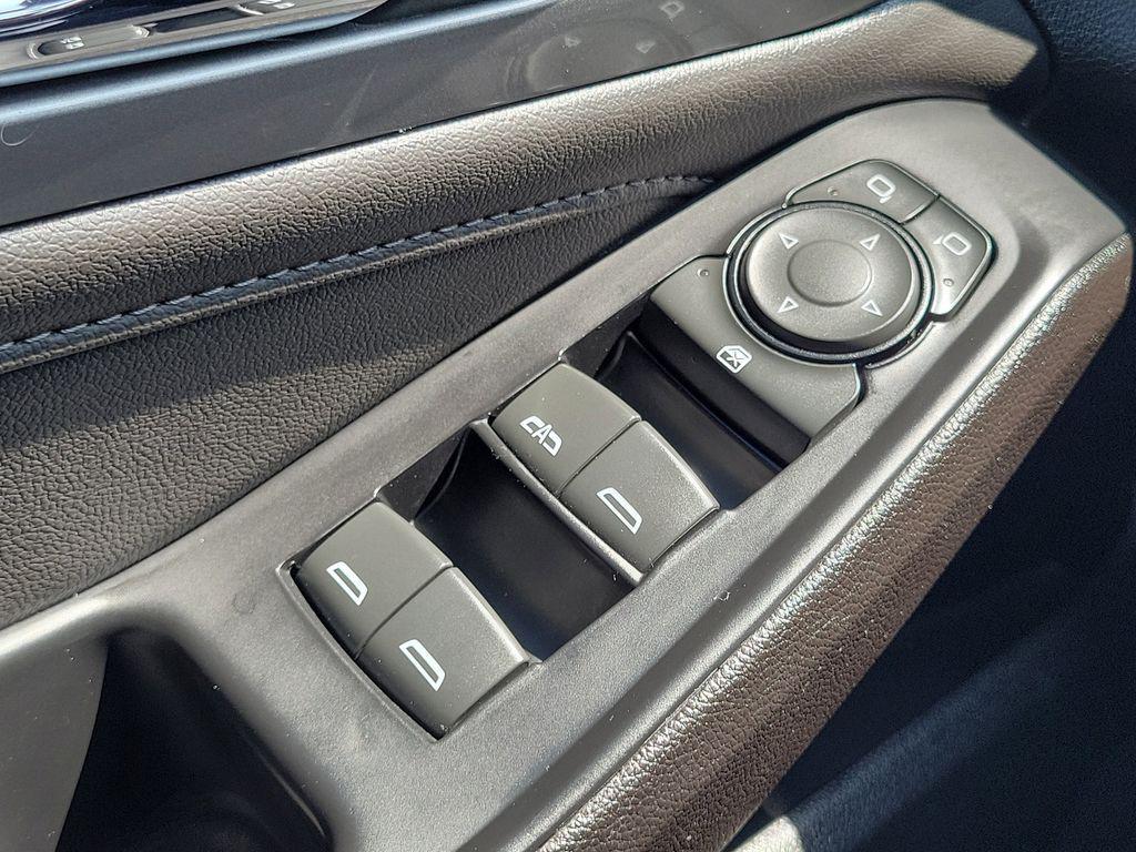 used 2023 Chevrolet Traverse car, priced at $28,995