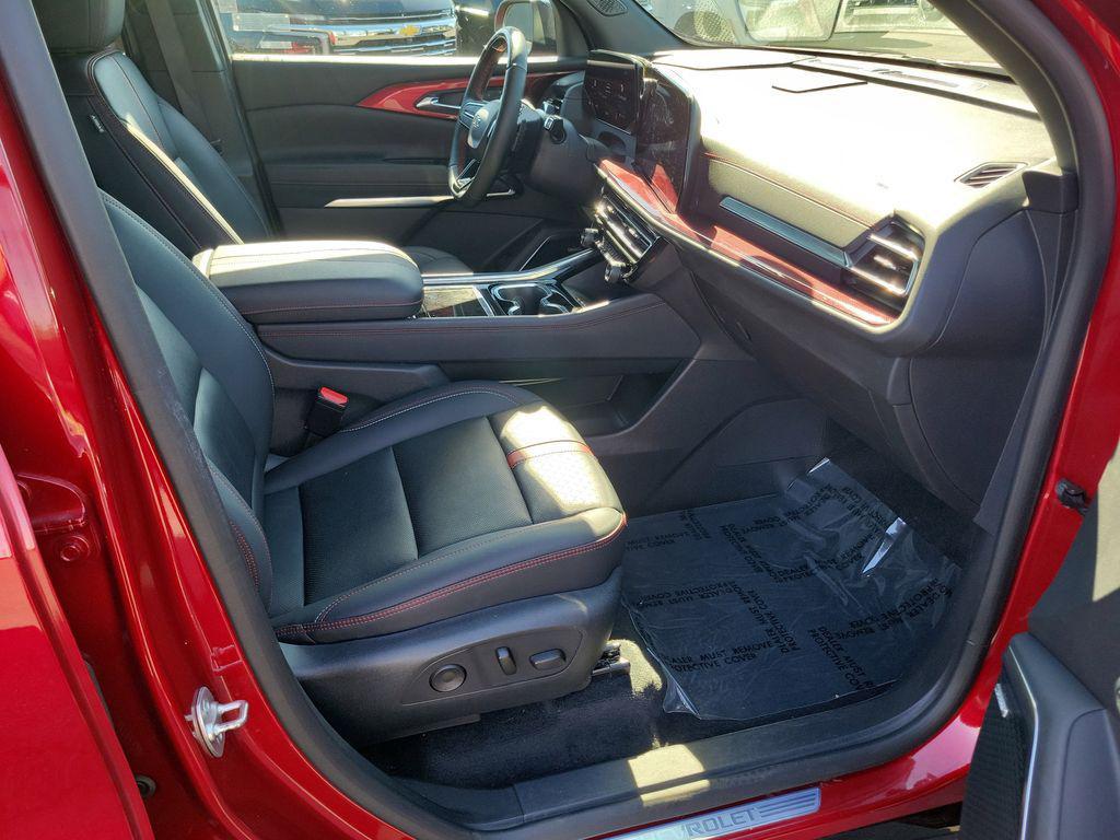 used 2024 Chevrolet Traverse car, priced at $50,888