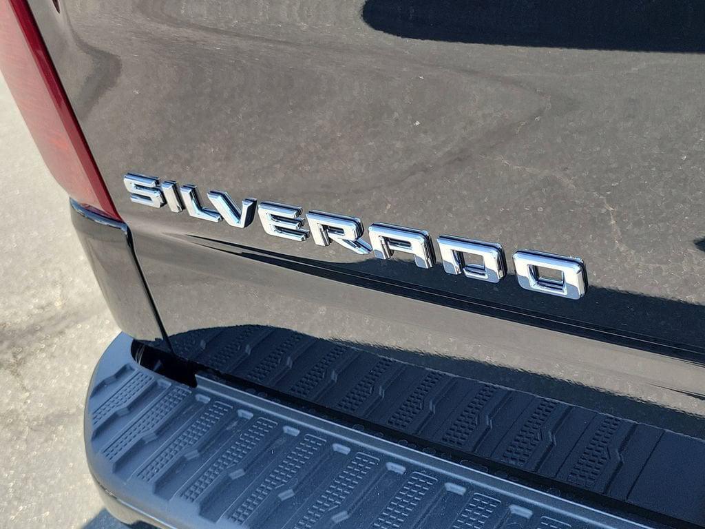 new 2026 Chevrolet Silverado 1500 car, priced at $42,915