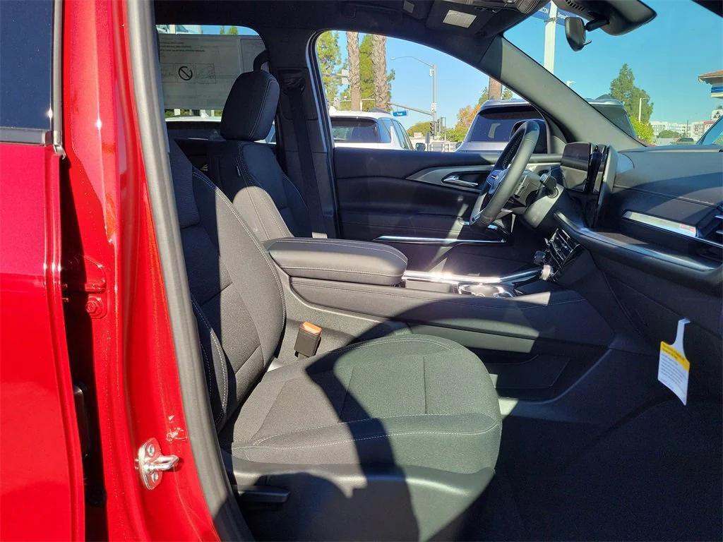 new 2026 Chevrolet Traverse car, priced at $43,315