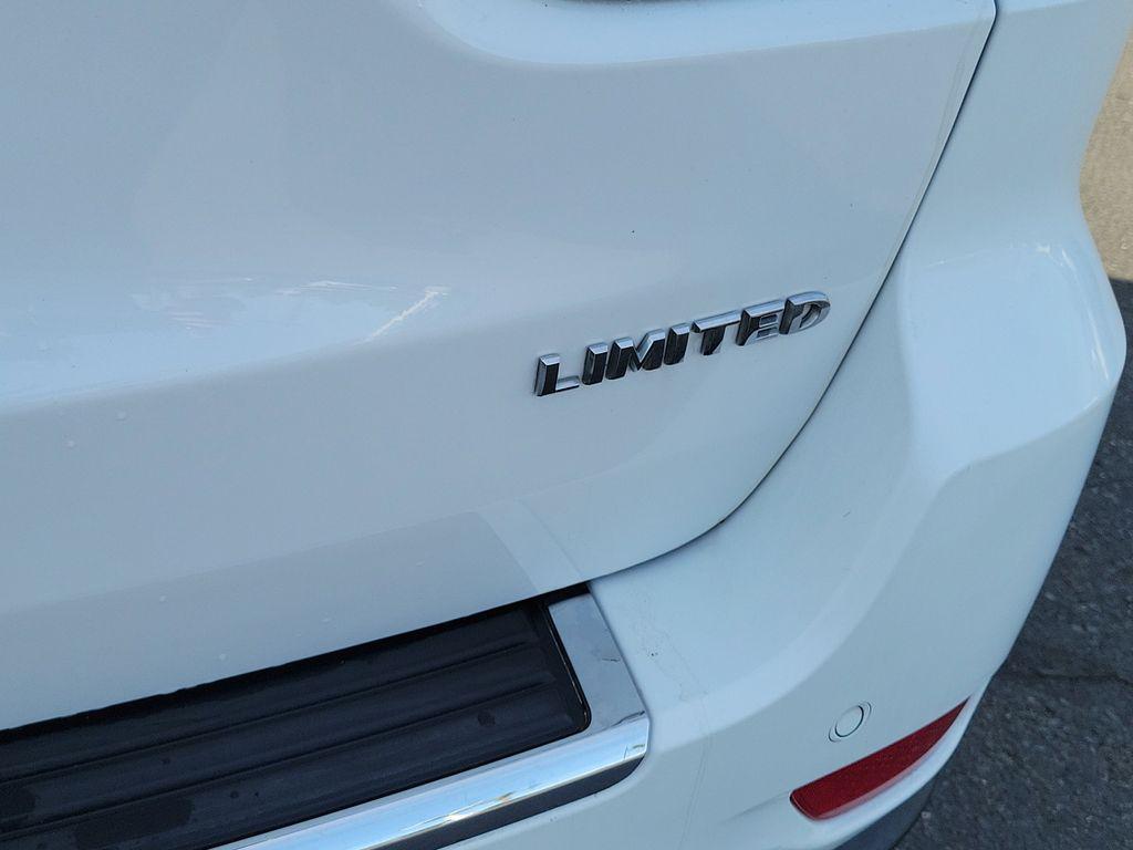 used 2015 Jeep Grand Cherokee car, priced at $11,995