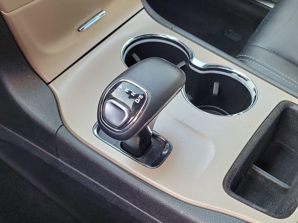 used 2015 Jeep Grand Cherokee car, priced at $11,995