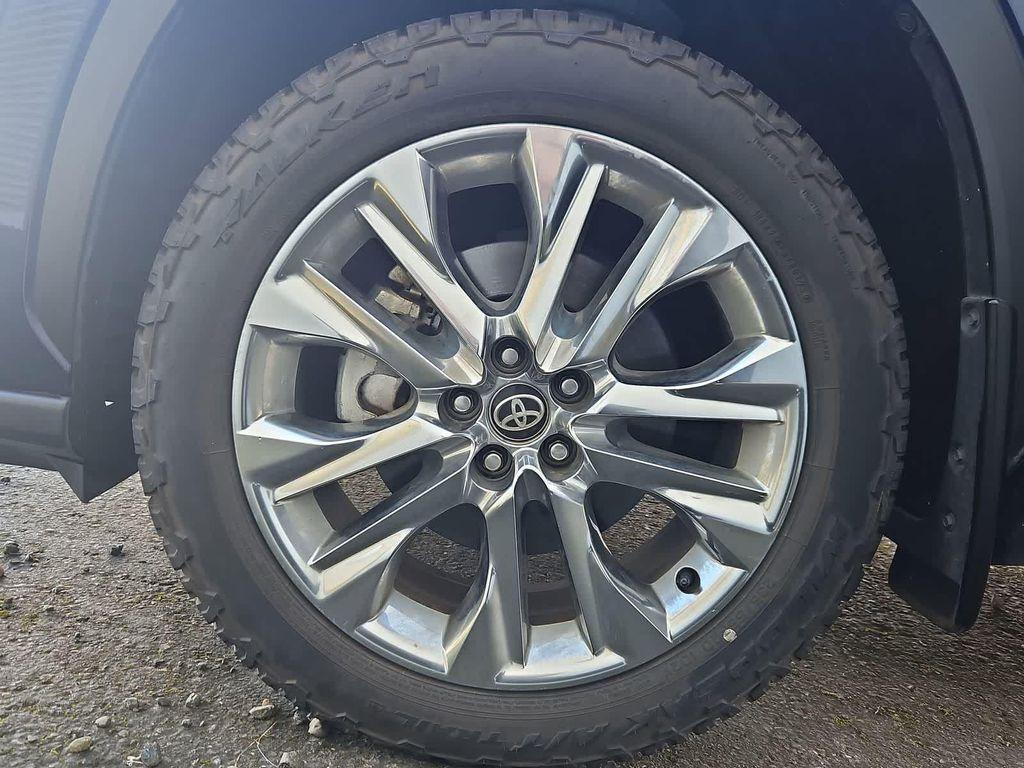 used 2021 Toyota Highlander car, priced at $34,977