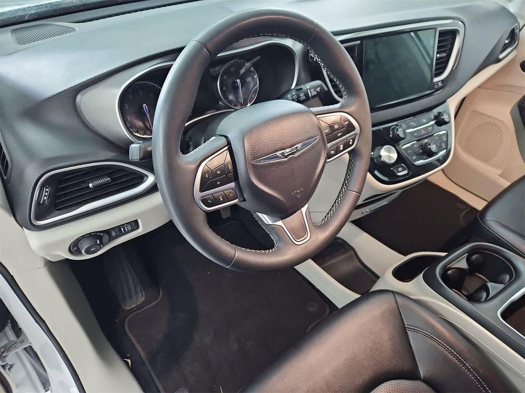 used 2024 Chrysler Pacifica car, priced at $25,996