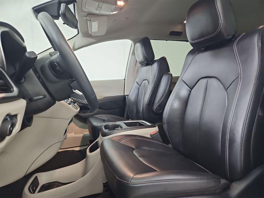 used 2024 Chrysler Pacifica car, priced at $25,996