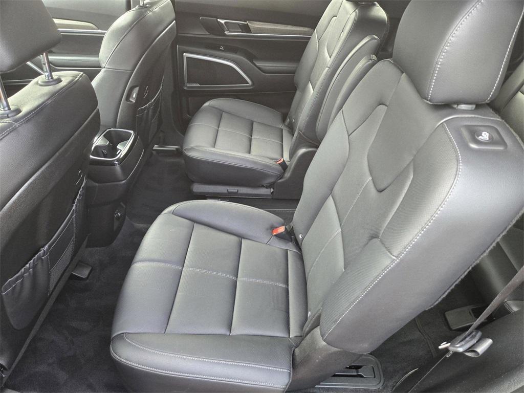 2022 Ebony Black Kia Telluride