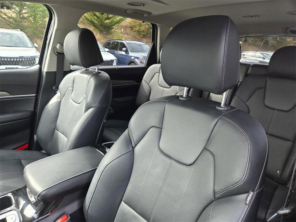 2022 Ebony Black Kia Telluride