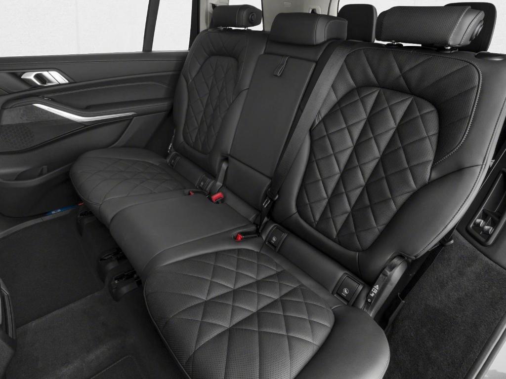 new 2026 BMW X7 car, priced at $100,360