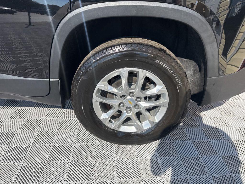 used 2022 Chevrolet Traverse car, priced at $27,995