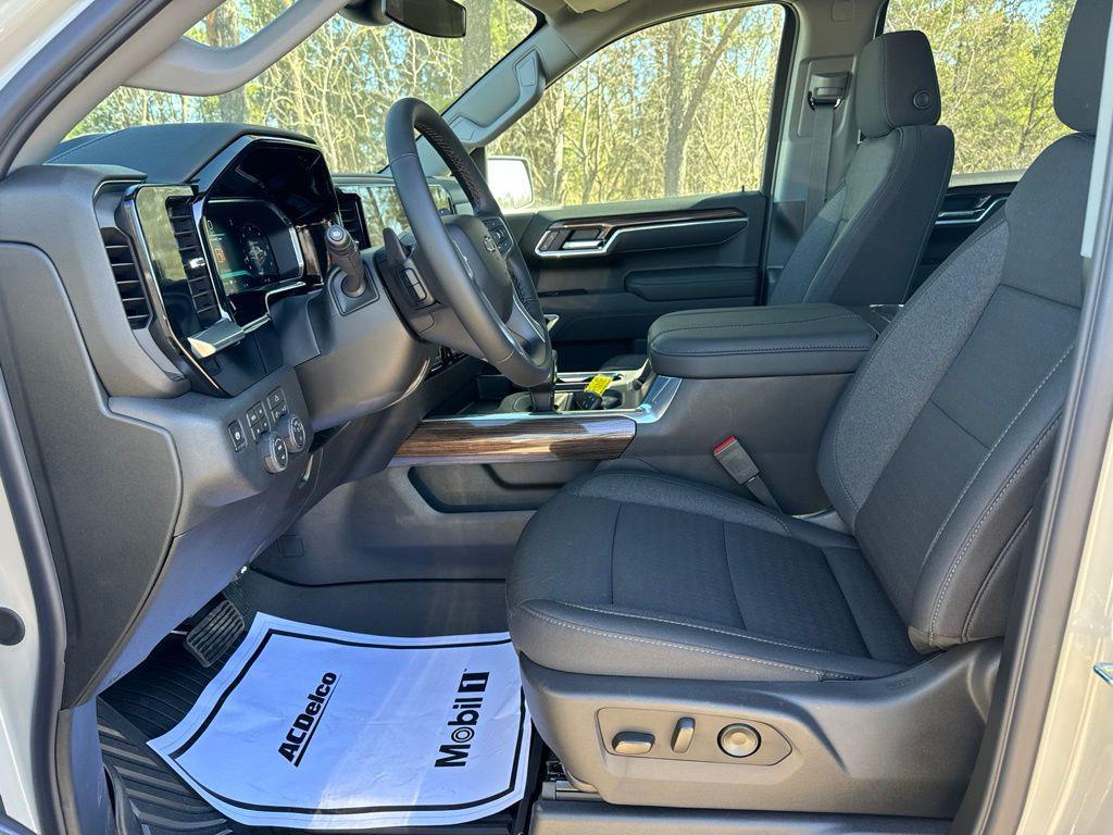 new 2026 Chevrolet Silverado 1500 car, priced at $52,525