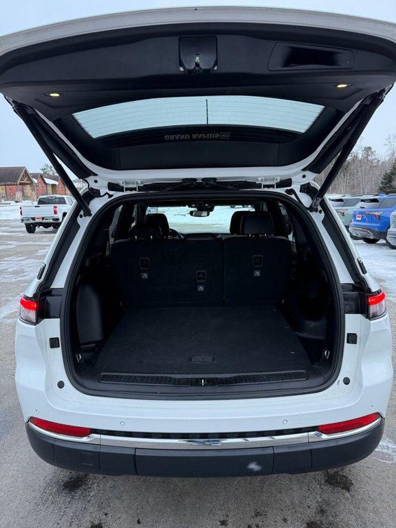 used 2024 Jeep Grand Cherokee car, priced at $30,397