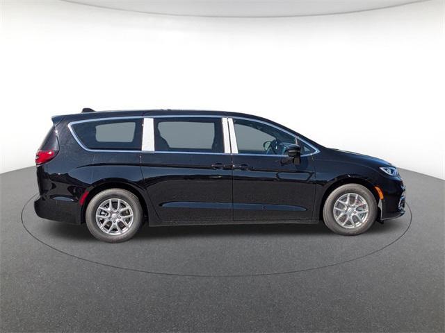 new 2025 Chrysler Pacifica car, priced at $37,927